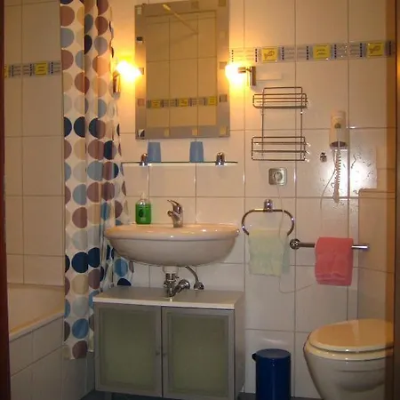 Hotel & Apartmenthaus Zum Pfingsttor 2*